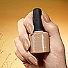 Shellac Wrapped In Linen לק ג'ל היפואלרגני בצבע ניוד בז' נייטרלי אטום