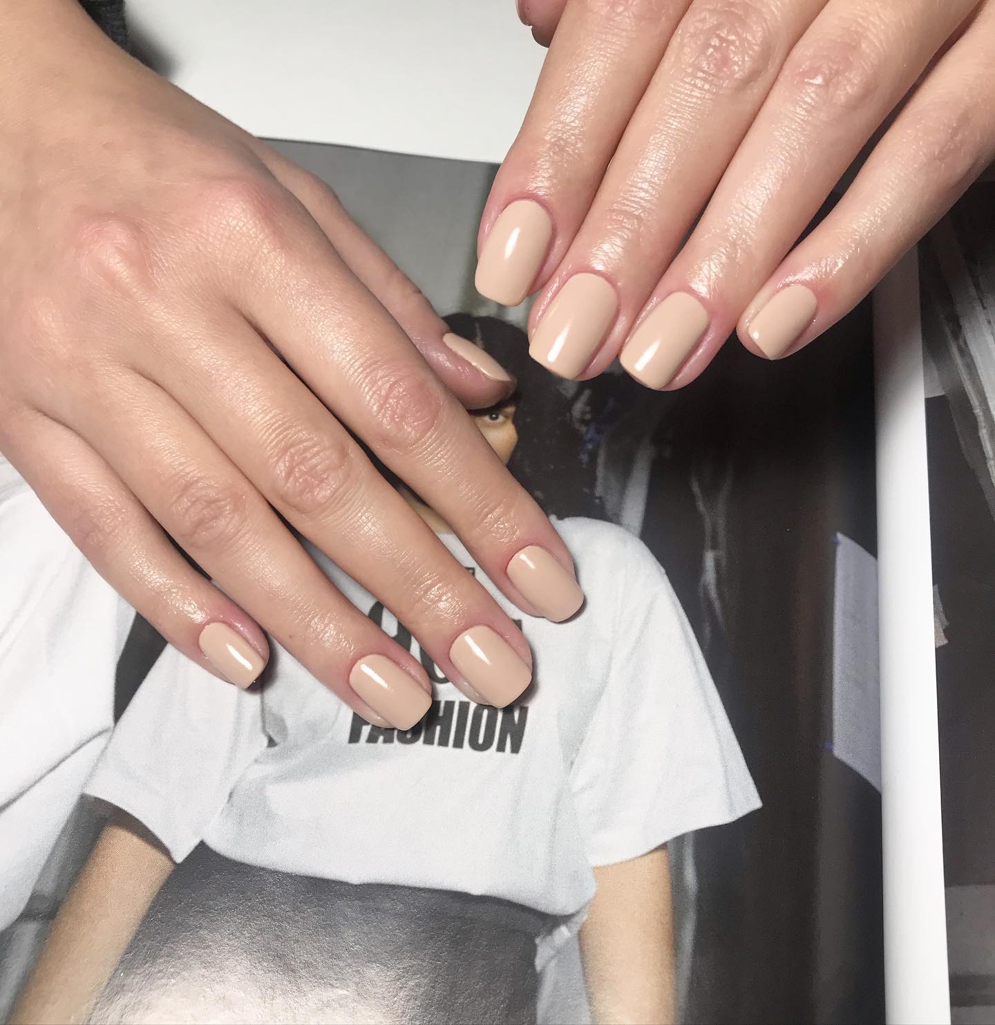 Shellac Silk Slip Dress לק גל היפואלרגני בצבע ניוד בז' חום בהיר אטום