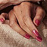 Shellac Happy Go Lucky לק ג'ל היפואלרגני בצבע ורוד סגלגל עז ומנצנץ