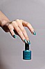 Shellac Clash Out לק ג'ל היפואלרגני בצבע ירוק בהיר עם נצנץ זהוב