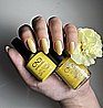 Shellac Char Truth לק ג'ל היפואלרגני בצבע צהוב עז ונועז עם שימר כחול