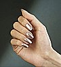 Shellac Day To Knight לק ג'ל היפואלרגני בצבע שימר כסוף