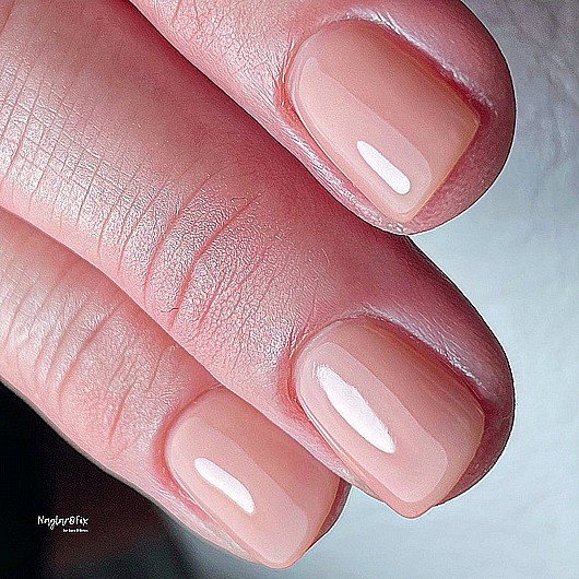 Shellac Nude Knickers לק ג'ל היפואלרגני בצבע ניוד טבעי חצי שקוף | לק ג ...